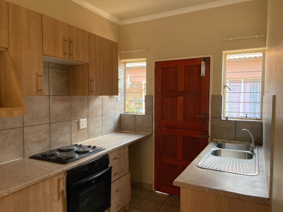 To Let 2 Bedroom Property for Rent in Vaalpark Free State